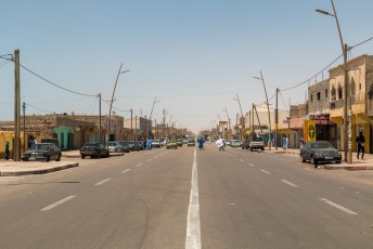 Dit is downtown Nouadhibou. Het lijkt er rustig, maar dat komt omdat ik deze foto op vrijdagmiddag maakte. Dan zit iedereen op zijn knietjes in de moskee.