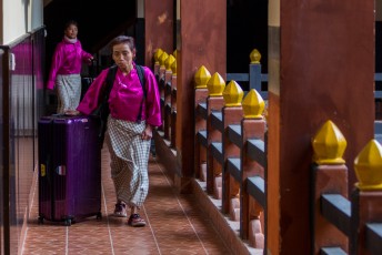 In ons hotel in Mongar waren de onze koffers bijna groter (en waarschijnlijk zwaarder) dan de meisjes die ze omhoog moesten zeulen.