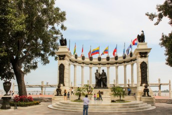 Het Hemiciclo de la rotonda monument op de Malecon 2000.