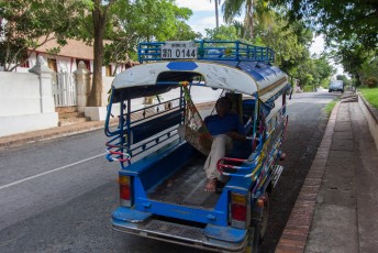 het harde bestaan van een tuktuk chauffeur
