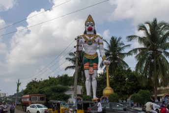 Dit is ook een bekende god in India, met een apenkop: Hanuman.