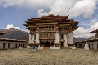 Het gerestaureerde gedeelte van de dzong.