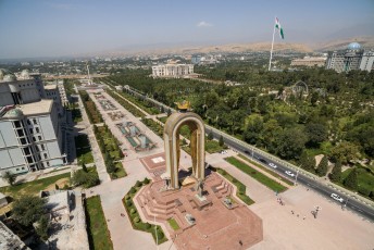 En daarna weer lekker vliegen met mijn drone. Somoni, het Gerb monument, het presidentieel paleis, Rudaki park en de vlaggemast. Je kunt heel Doesjanbe gewoon samenvatten in 1 foto.