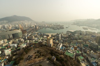 Uitzicht op de haven van Busan, de vijfde grootste haven van de wereld.