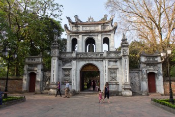 De ingang van Vãn Miéu, oftewel de literatuur tempel.