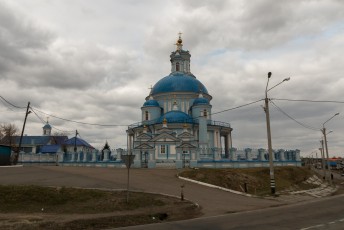 Onderweg naar Krasnayarsk reden we door een gehucht met deze prachtige kerk.
