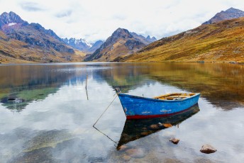 Na Lima ging ik naar Huaraz, en op excursie naar Chavín de Huantar. Onderweg stopten we even bij dit meer, Laguna Querococha.