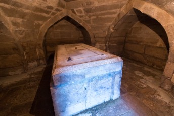 En dit is dan de crypte die Amir Timur voor zichzelf had gebouwd maar waar hij dus niet schijnt te liggen. Dus wat deze kist hier doet weet bijna niemand.