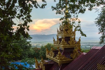 en uiteraard staan er ook tempels en pagodas op Mandalay hill