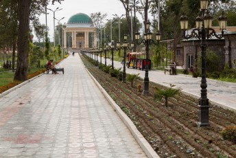 Het park draagt de naam van Choedzjand, ook al een poëet.
