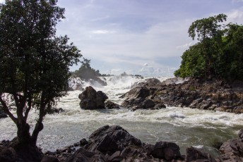 Als je Laos binnenkomt, meteen linksaf vind je de grootste waterval in de Mekong