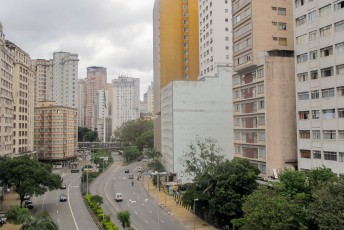 São Paulo, met ruim twintig miljoen inwoners, overal beton en asfalt.