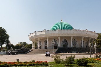 Een klein stukje verderop staat het Amir Timur museum.