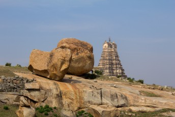 Zo'n toren van een Hindutempel noemen ze een Gopuram. Weet je dat ook weer.