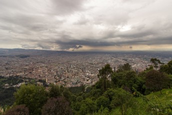 Uitzicht over Bogota vanaf el cerro de Montserrate.