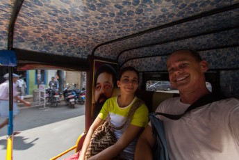 In pondicherry nemen we een tuktuk om door het koloniale centrum te tuffen.