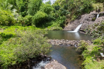 Een van de attracties die Lonely Planet aanbeveelt op dit deel van het eiland, deze waterval.