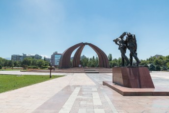 Het monument voor de 40ste verjaardag van het einde van de tweede wereldoorlog.