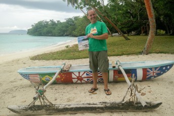 Onze laatste dag op Espiritu Santo gingen we naar het strand van Port Orly, aangeprezen in de folder die ik vast heb.