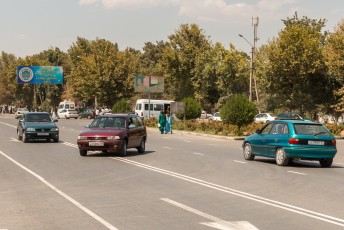 Het eerste model Opel Astra is mateloos populair in Tadzjikistan. Iedereen en zijn moeder heeft er één.