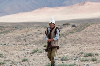 De eerste Tadzjiek, een schaapsherder, had eenzelfde traditionele hoed op als de mensen in Kirgizië.