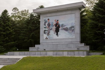 Kim Il-Sung met zijn ouders op weg om de Japanners een lesje te leren.