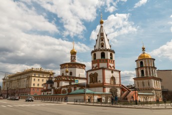 De Epiphany Cathedral, één van de iconen van Irkutsk.....
