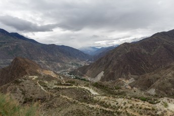 Prachtige ruige landschappen, op het Tibetaanse plateau.