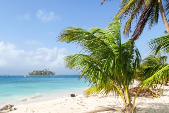 San Blas bestaat uit 360 eilandjes bestaande uit spierwit zand en palmbomen.