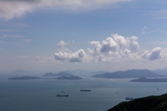 Uitzicht vanaf Victoria Peak over de Zuid Chinese zee.