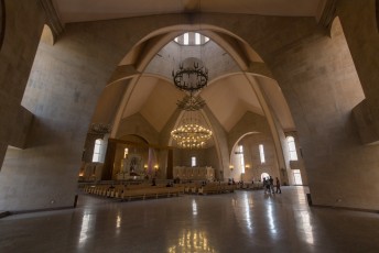Gebouwd in 1997-2001, en het is de grootste Armeense kerk ter wereld.