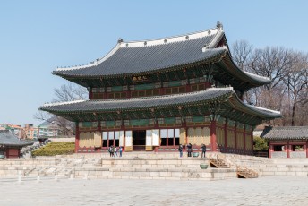 Al deze gebouwen hebben een naam, deze heet Injeong-jeon en diende voor officiële staatsfuncties.