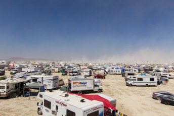 zo ziet Black Rock City er uit, alle campers uit California en Nevada staan hier een week