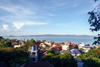vanuit het hotel heb ik nog uitzicht op Koh Samui ook