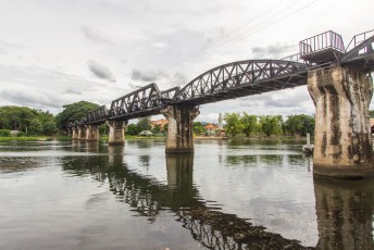 Daarna via Kanchanaburi naar Bangkok om de brug over de Kwai rivier te kunnen zien
