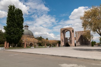Het is een heel complex en de heiligste plek in Armenië.