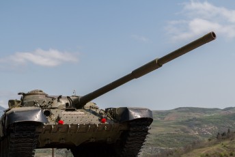 Een tank die heeft meegevochten in de oorlog tegen Azerbeidzjan.