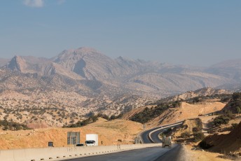 De wegen in Iran zijn verassend goed, en het landschap werd ook steeds mooier naarmate we de Iraakse grens naderden.
