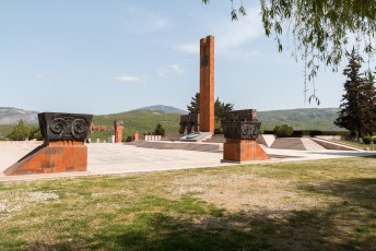 Het door de sovjets gebouwde monument voor de slachtoffers van de tweede wereldoorlog.
