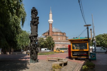 Vlakbij staat de Banya Bashi (vele baden) moskee, gebouwd bovenop thermale bronnen.