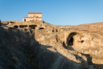 De eerste grotten zijn hier zo'n 5000 jaar geleden uitgehakt.