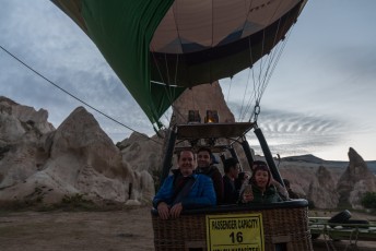 De grootste toeristentrekker in Cappadocië is namelijk voor dag en dauw ballonvaren.