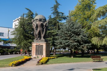 En daarna kom je in het Žena Borec Park met allerlei oorlogs monumenten.
