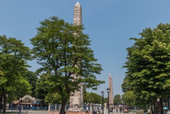 Vlnr, de ommuurde Obelisk en de de Obelisk van Theodosius.