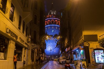 De Galata toren bij nacht, tijdens mijn laatste avond in Istanbul en Turkije.