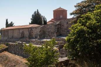 De rest van de ruïnes hebben ze in de middeleeuwen gebruikt om dit klooster te bouwen.