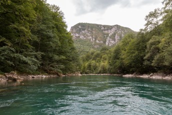 De rivier de Tara vormt de grens tussen Montenegro en Bosnië (en ook Herzegovina).