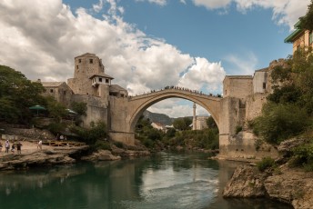 We waren terug in Mostar omdat ik zo dom was geweest om tegen Hagan te vertellen dat je van de brug kan springen.
