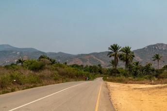 De wegen waren bijna allemaal van uitsteekbare kwaliteit in Angola.