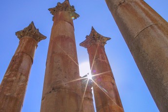 De pilaren van de tempel van Artemis. Deze zijn zo geconstrueerd dat ze kunnen meebewegen bij een aardbeving, opdat ze niet afbreken en neerstorten.